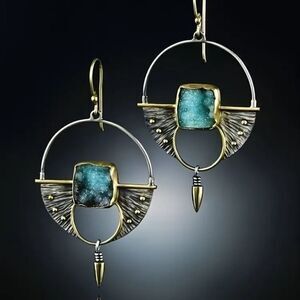 ✨🆕✨ Unique BoHo Blue Gem Dangle Earrings✨